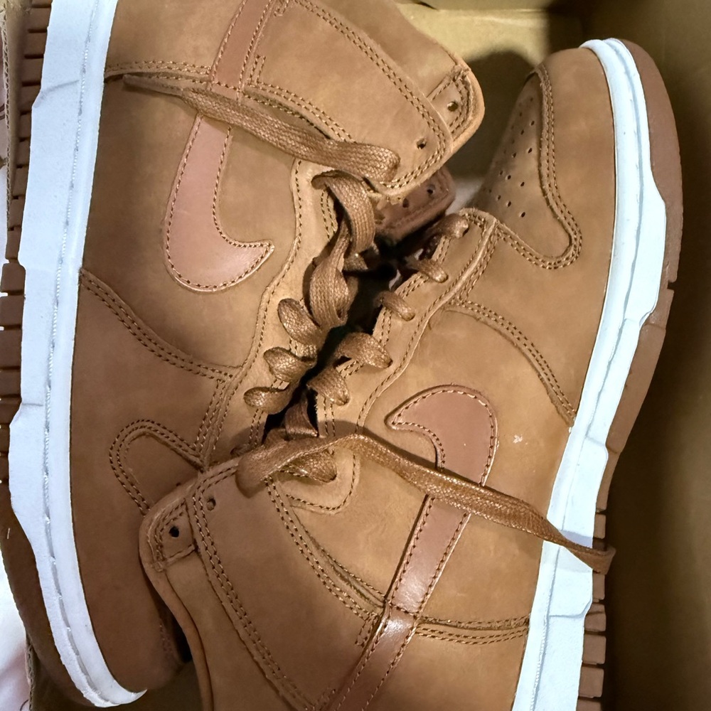 Nike women  Brown Sneakers 8.5